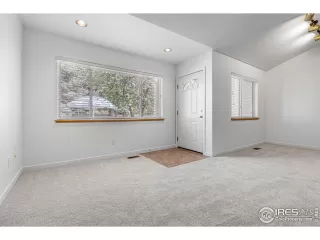 Photo #6: 1015479 Listing