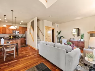 Photo #4: 1015546 Listing