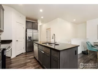 Photo #6: 1015596 Listing