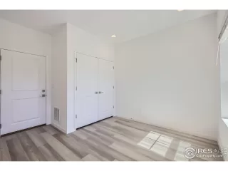 Photo #5: 1015761 Listing