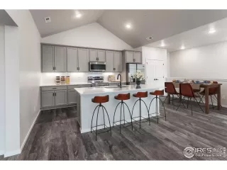 Photo #5: 1015803 Listing