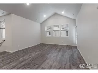 Photo #6: 1015803 Listing