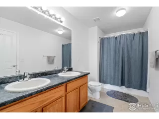 Photo #6: 1015807 Listing