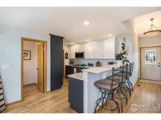 Photo #5: 1016302 Listing