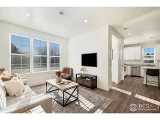 Photo #5: 1016533 Listing