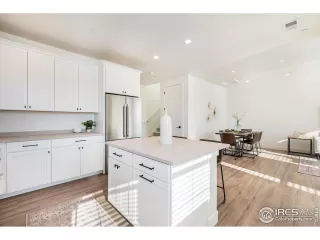 Photo #6: 1016533 Listing