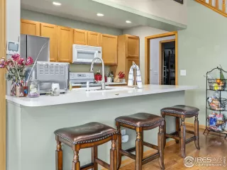 Photo #5: 1016599 Listing