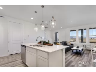 Photo #5: 1016607 Listing