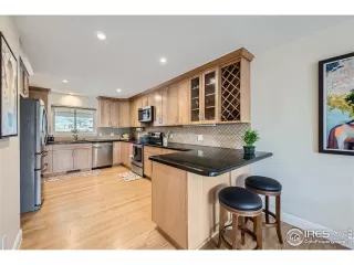 Photo #5: 1016853 Listing