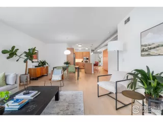 Photo #6: 1016931 Listing