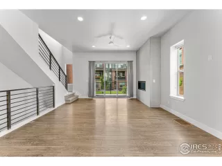 Photo #6: 1017159 Listing