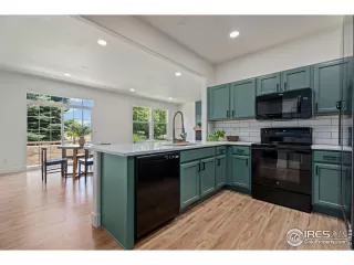 Photo #6: 1017165 Listing