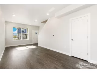 Photo #2: 1017189 Listing