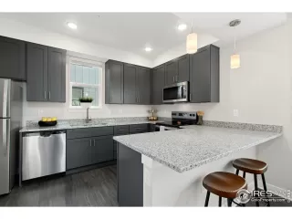 Photo #6: 1017193 Listing