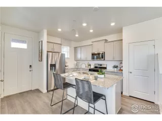 Photo #5: 1017339 Listing