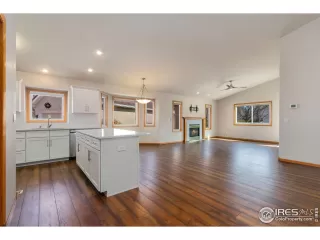 Photo #6: 1017395 Listing