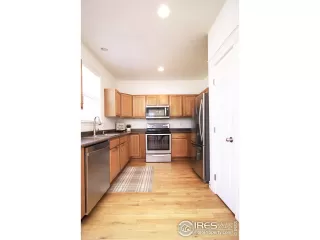 Photo #5: 1017426 Listing