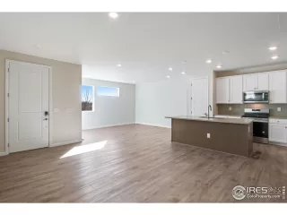 Photo #4: 1018046 Listing