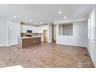 Photo #5: 1018046 Listing