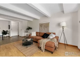 Photo #5: 1018063 Listing