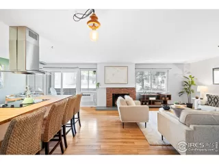 Photo #4: 1018287 Listing