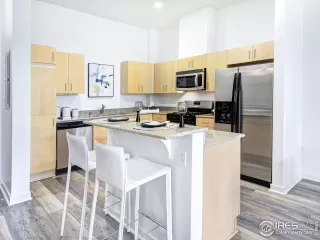 Photo #5: 1018339 Listing