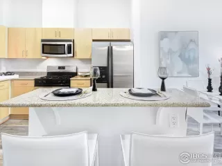 Photo #6: 1018339 Listing