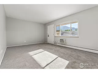 Photo #2: 1018364 Listing