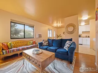 Photo #5: 1018408 Listing