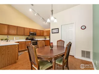 Photo #5: 1018409 Listing