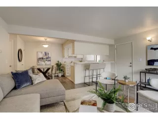 Photo #4: 1018501 Listing