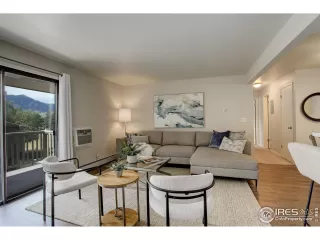 Photo #5: 1018501 Listing