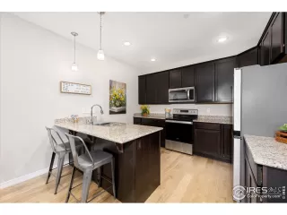 Photo #5: 1018521 Listing