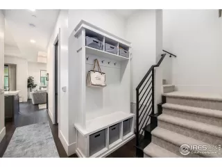 Photo #6: 1018561 Listing