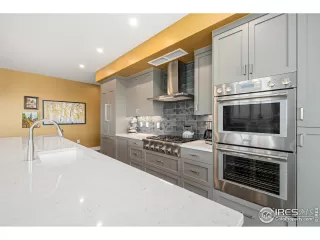 Photo #6: 1018601 Listing