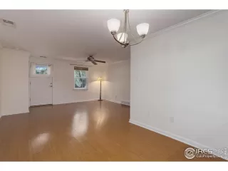 Photo #4: 1018696 Listing