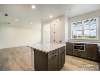 Photo #2: 1018788 Listing