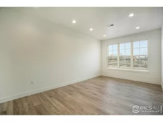 Photo #5: 1018788 Listing