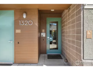 Photo #6: 1018905 Listing