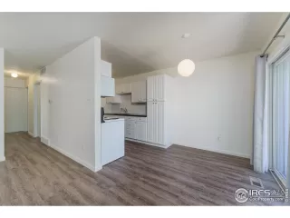 Photo #6: 1018949 Listing