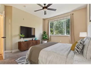 Photo #6: 1019053 Listing