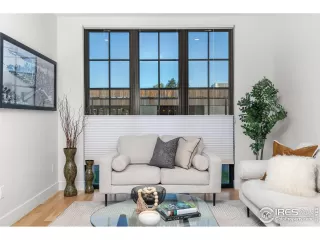 Photo #5: 1019085 Listing