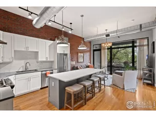 Photo #5: 1019092 Listing