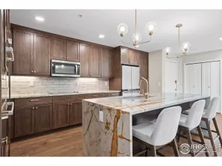 Photo #4: 1019111 Listing