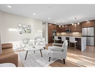 Photo #5: 1019111 Listing