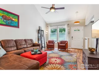 Photo #6: 1019189 Listing