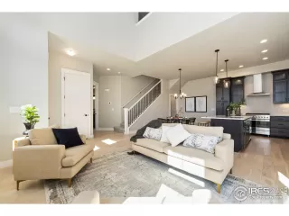 Photo #5: 1019262 Listing