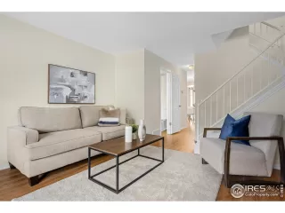 Photo #4: 1019325 Listing