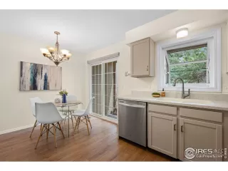 Photo #6: 1019325 Listing