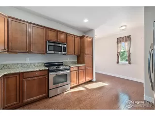 Photo #5: 1019342 Listing